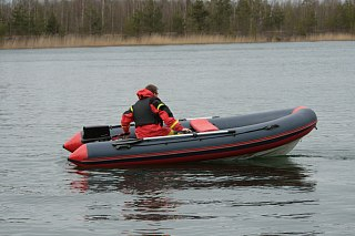 Лодка РИБ 390 Fortis marine красно-синий в комплекте - фото 5
