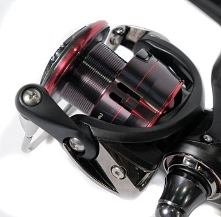 Катушка Daiwa Fuego 17 LT 2500D - фото 4